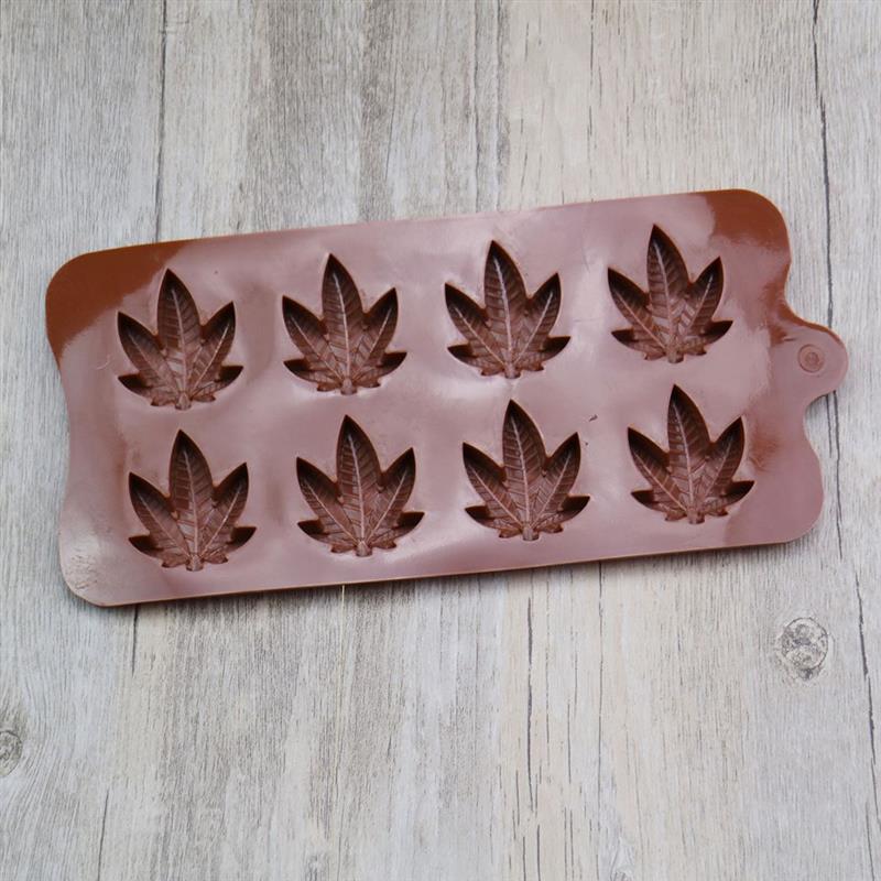 8 Grid Marijuana Leaf Shaped Silicone Mold - weed-accessories, reeferboss